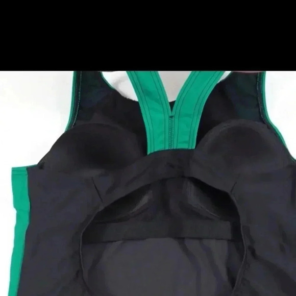 Elegant Black and Green One-Piece Swimsuit - Picture 5 of 5